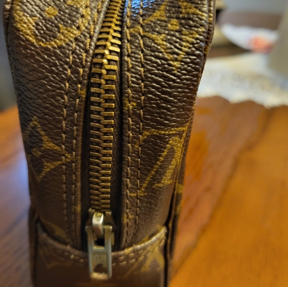 LOUIS VUITTON Monogram Trousse Toilette 28 - Picture 2 of 9